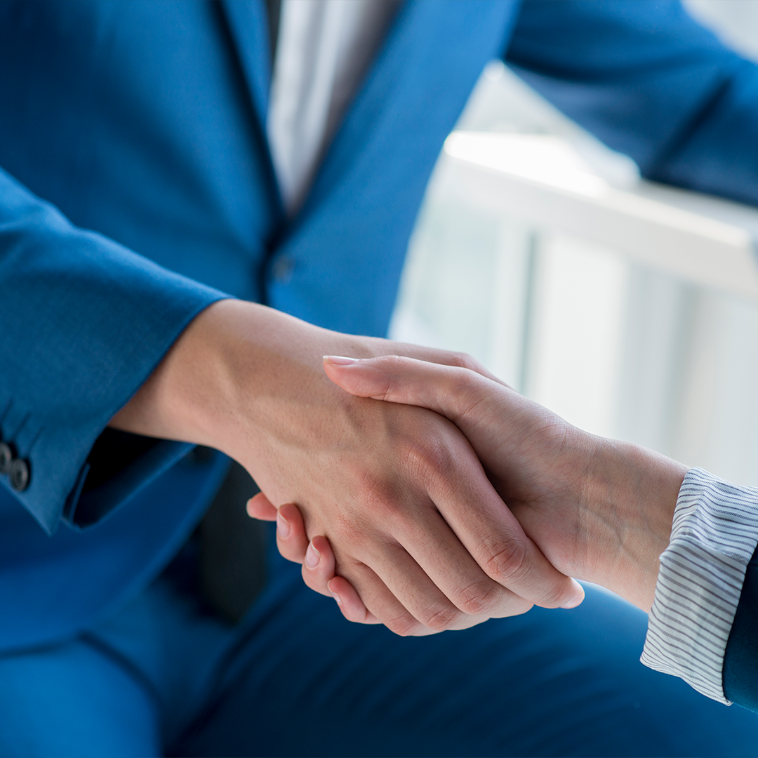 Investor - Partner Visa <br><br> <font size="3">Outside Country</font> <br><font size="6" style="color:#1d9df3;">1,750 AED</font><br><font size="3">Inside Country</font> <br><font size="6" style="color:#1d9df3;">3,060 AED</font><br><font size="2" href="url">Installments Available</font>